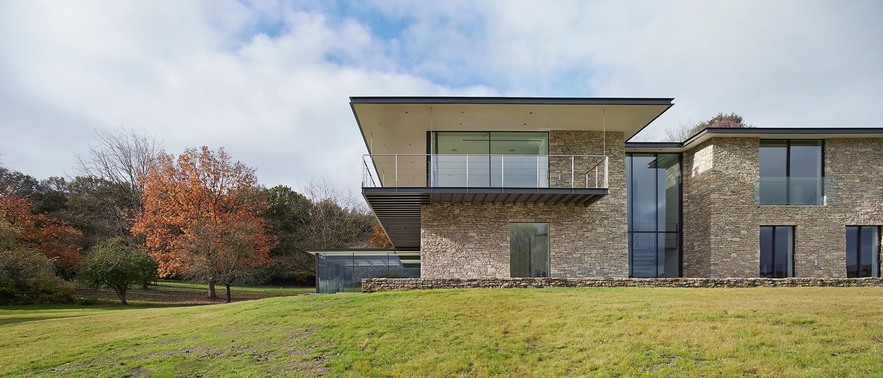 HERO_STONE-HOUSE